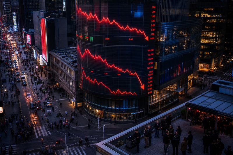Nasdaq's Worst Month Since 2025: What YouTube's Top Analysts Are Saying